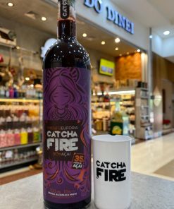 Cachaça Catcha Fire açaí brinde copo